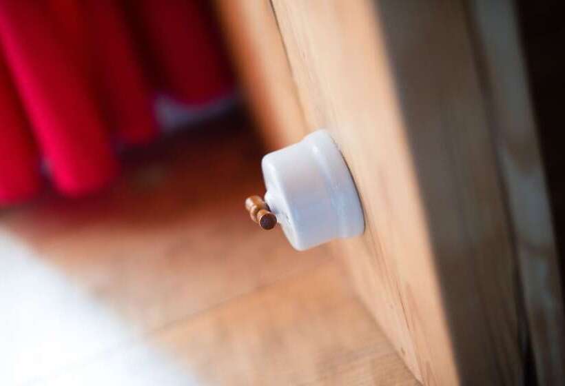 تختخواب و صبحانه Bird House