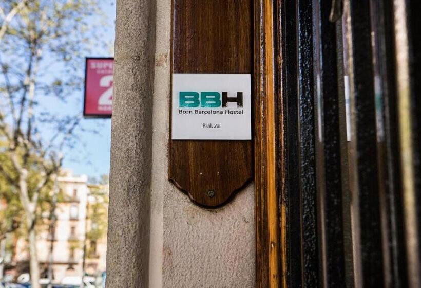 Born Barcelona Hostel