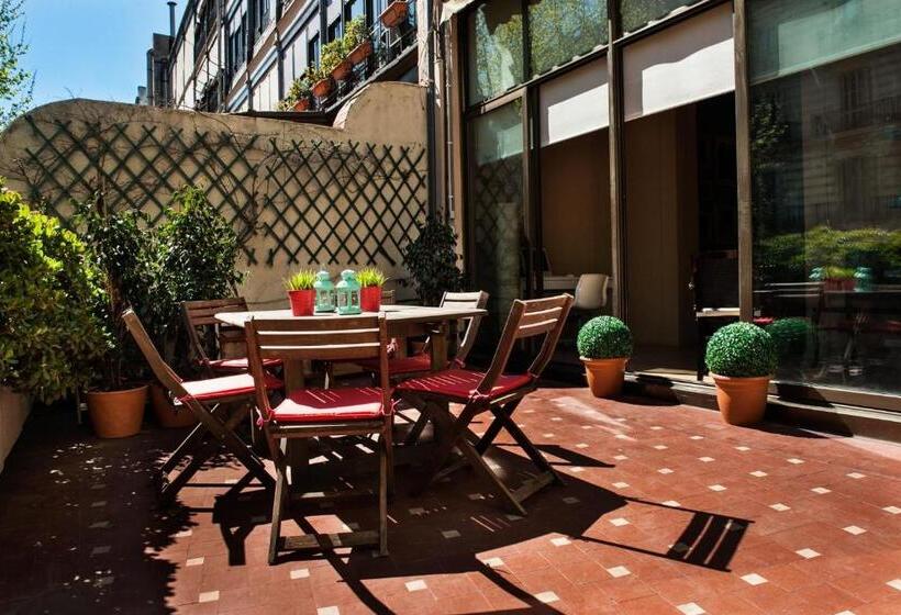 Born Barcelona Hostel