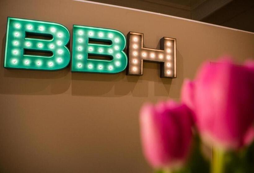 Born Barcelona Hostel