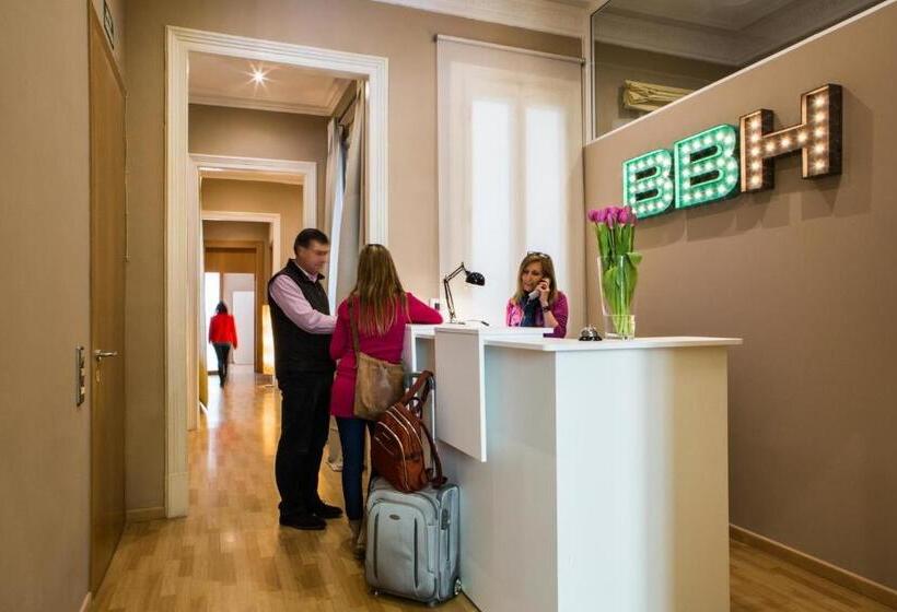 Born Barcelona Hostel