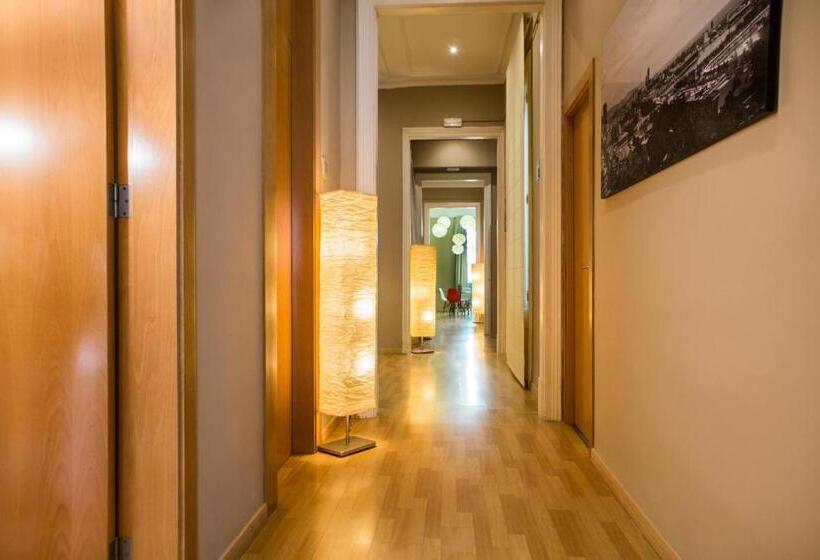 Born Barcelona Hostel