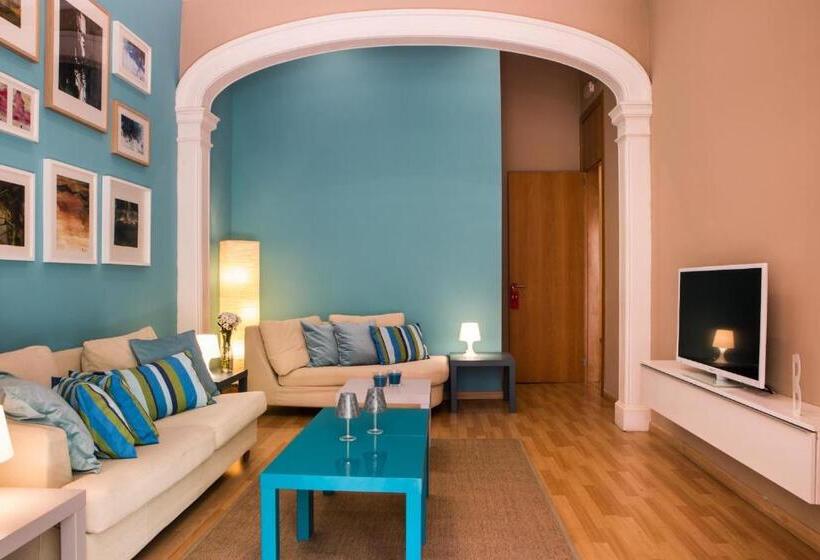 Born Barcelona Hostel