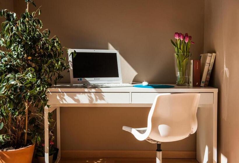 Born Barcelona Hostel