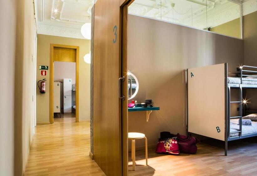 Born Barcelona Hostel