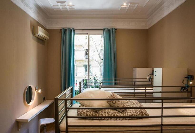 Born Barcelona Hostel
