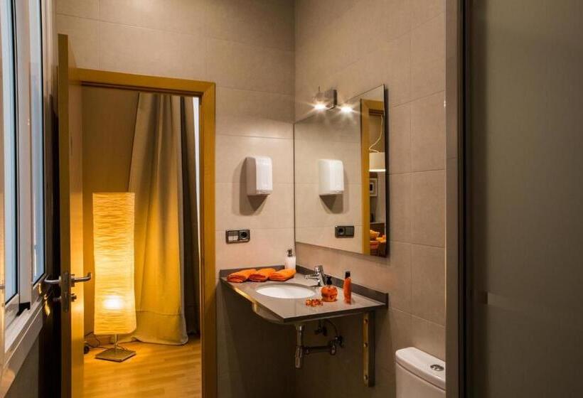 Born Barcelona Hostel