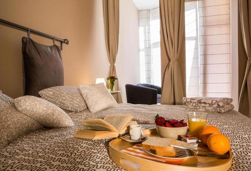 Born Barcelona Hostel