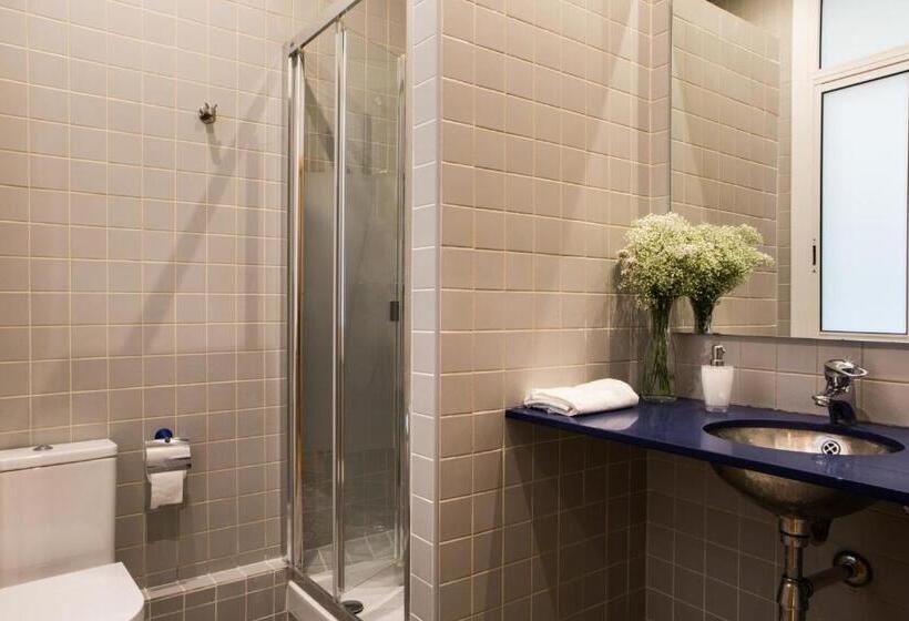 Born Barcelona Hostel