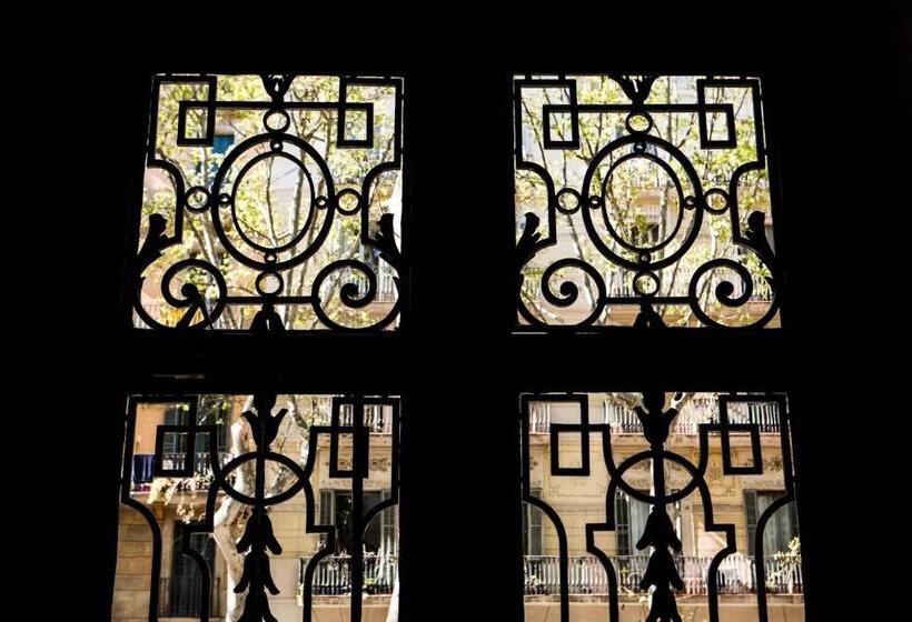 Born Barcelona Hostel