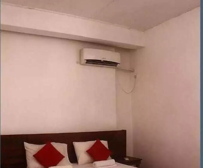 هتل 256 Townhouse Rest