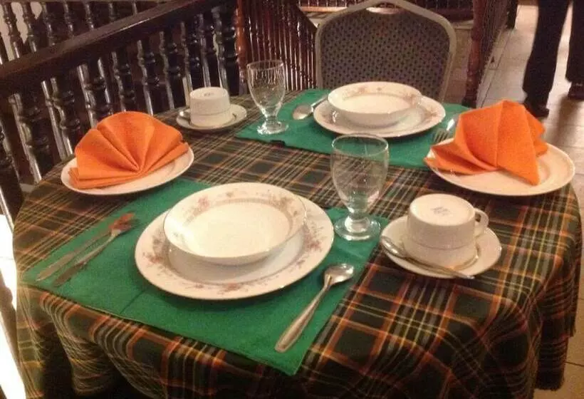هتل 256 Townhouse Rest