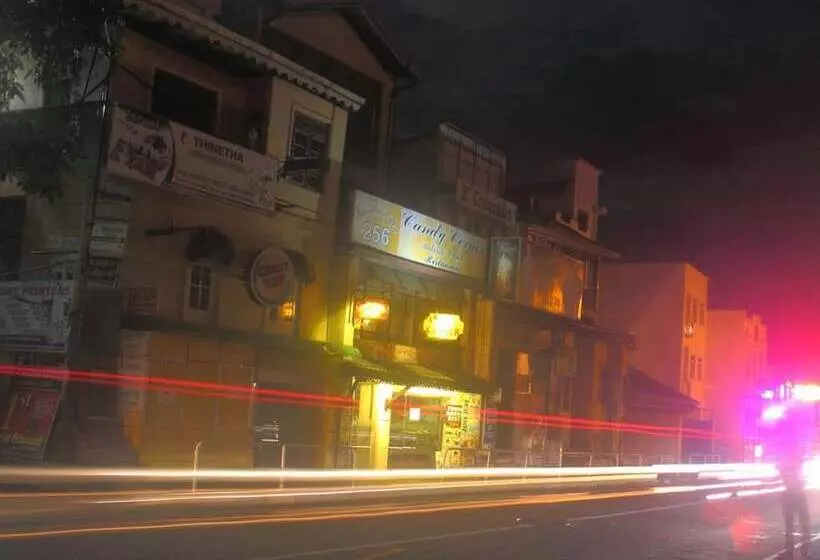 هتل 256 Townhouse Rest