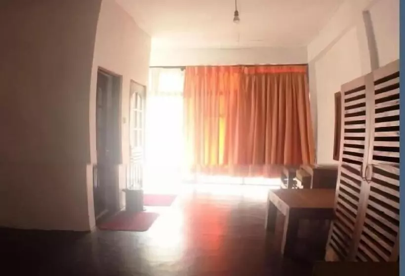 هتل 256 Townhouse Rest