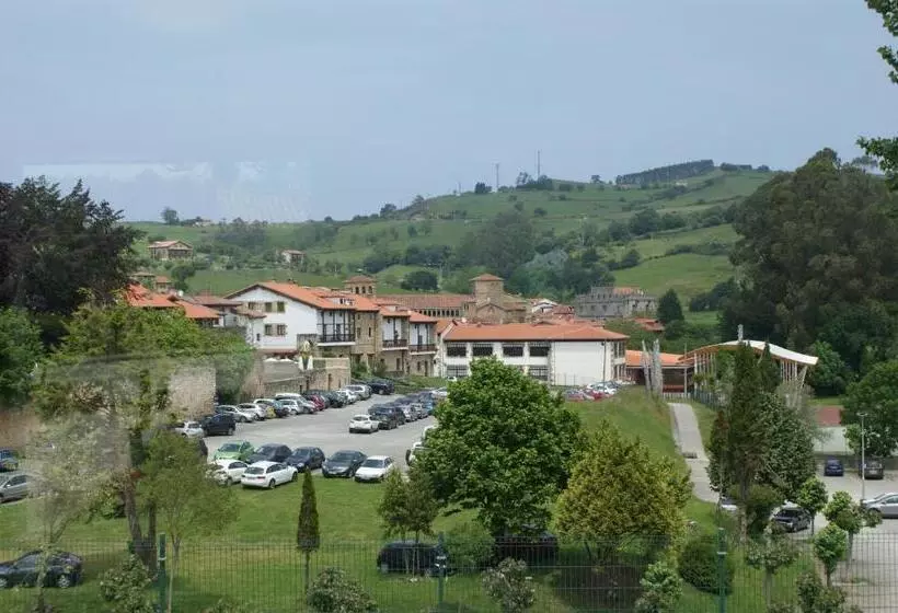 هتل Colonial De Santillana