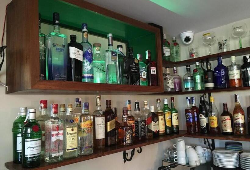 Отель Colonial De Santillana