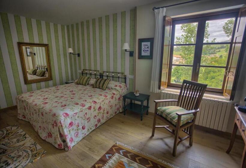 Отель Colonial De Santillana