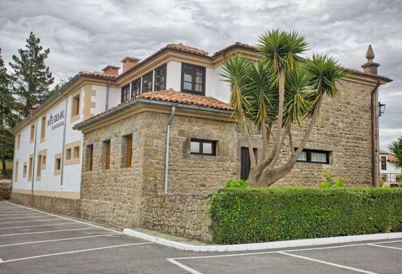 Отель Colonial De Santillana