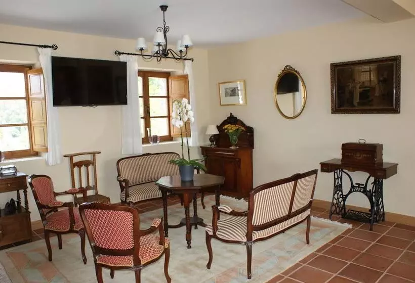 هتل Colonial De Santillana