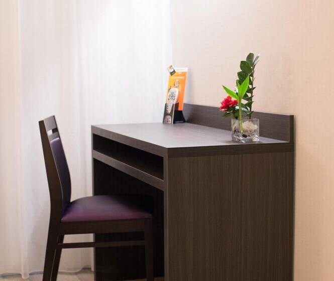 Отель Eurocentre 3 Toulouse Nord