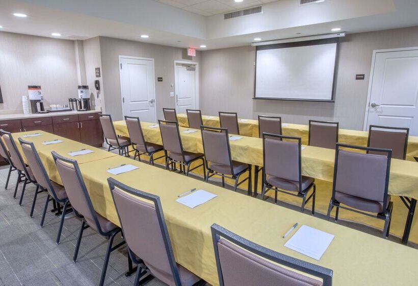 فندق Hampton Inn By Hilton Amesbury