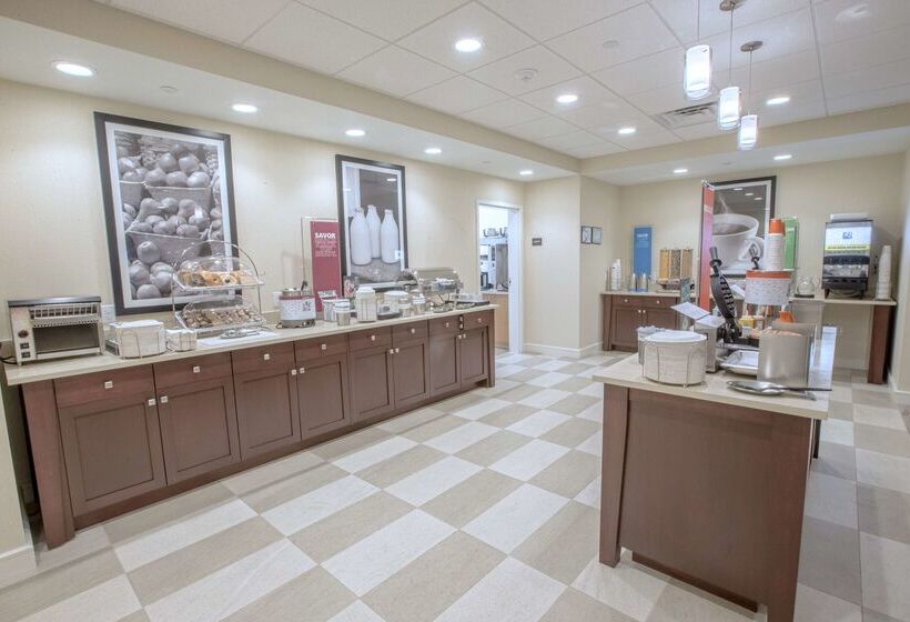 فندق Hampton Inn By Hilton Amesbury