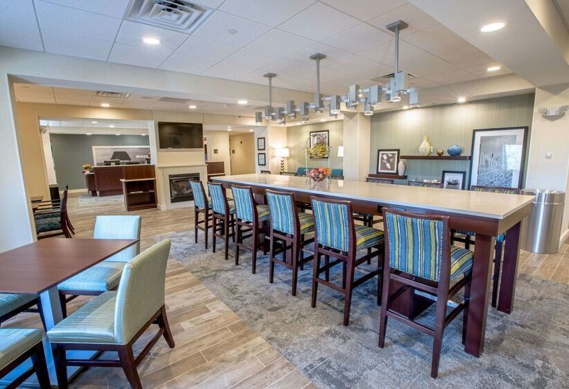 فندق Hampton Inn By Hilton Amesbury