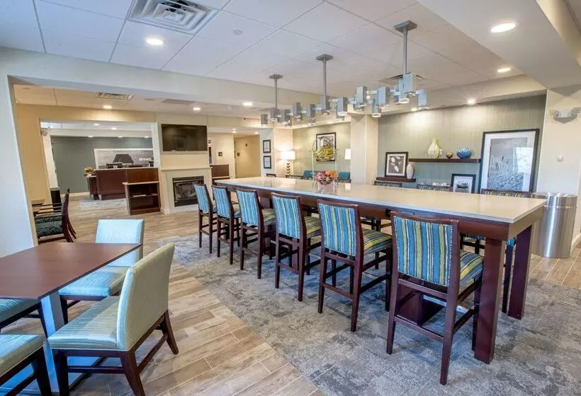 ホテル Hampton Inn By Hilton Amesbury