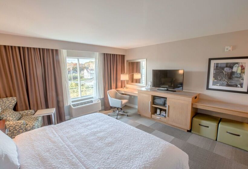فندق Hampton Inn By Hilton Amesbury