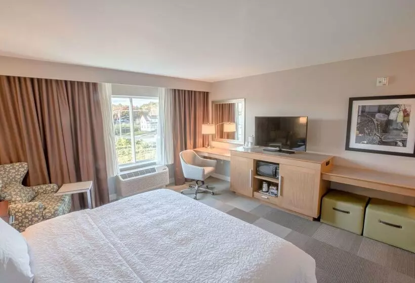 ホテル Hampton Inn By Hilton Amesbury