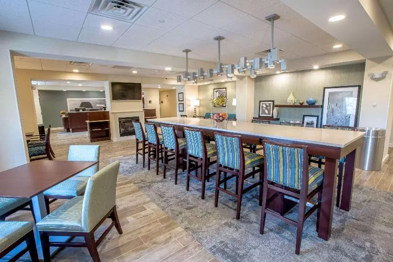 ホテル Hampton Inn By Hilton Amesbury