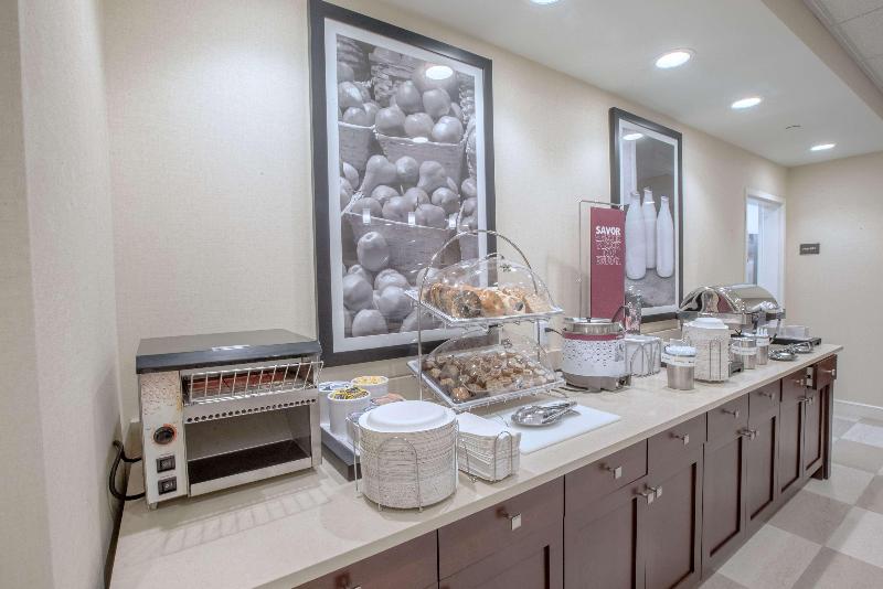 فندق Hampton Inn By Hilton Amesbury