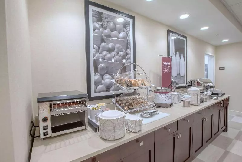 ホテル Hampton Inn By Hilton Amesbury