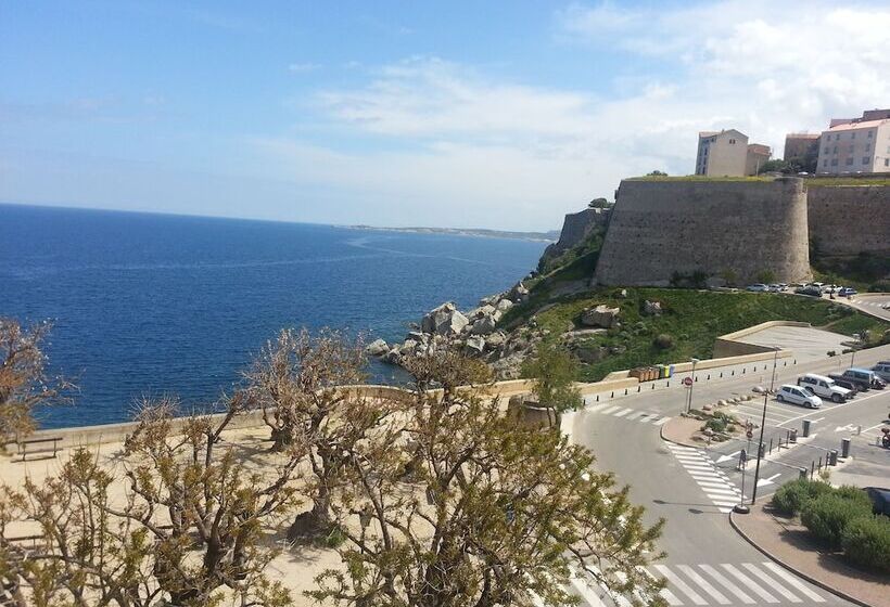 هتل Restaurant Christophe Colomb