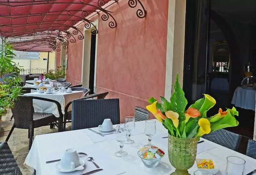 ホテル Restaurant Christophe Colomb