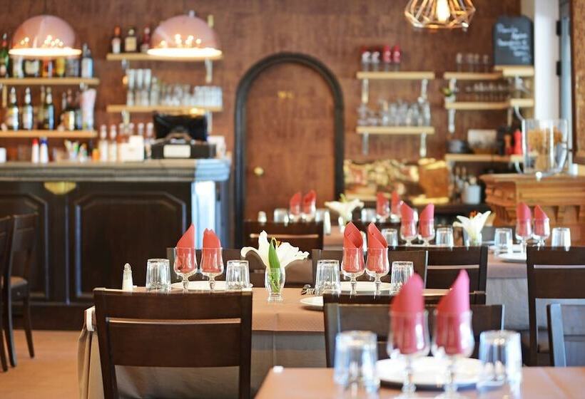 هتل Restaurant Christophe Colomb