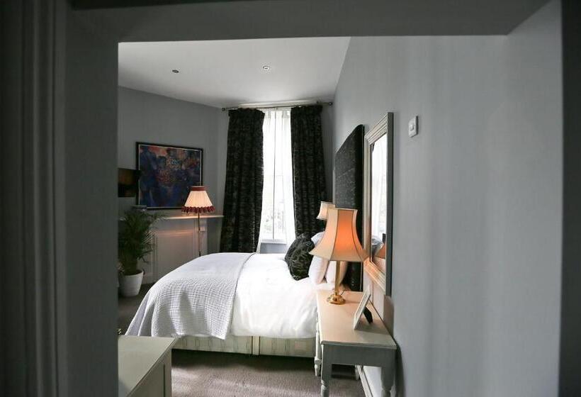 בית מלון כפרי The Crown And Sceptre