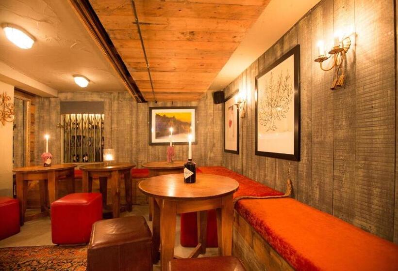 בית מלון כפרי The Crown And Sceptre