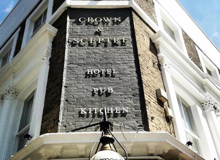 בית מלון כפרי The Crown And Sceptre