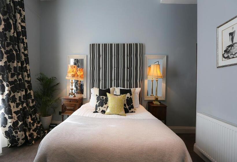 בית מלון כפרי The Crown And Sceptre