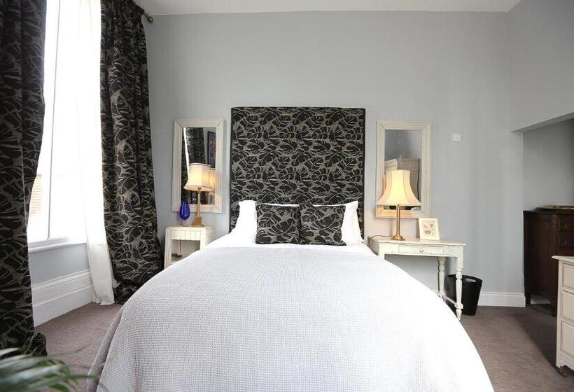 בית מלון כפרי The Crown And Sceptre