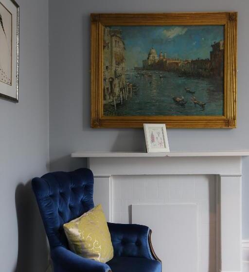 בית מלון כפרי The Crown And Sceptre