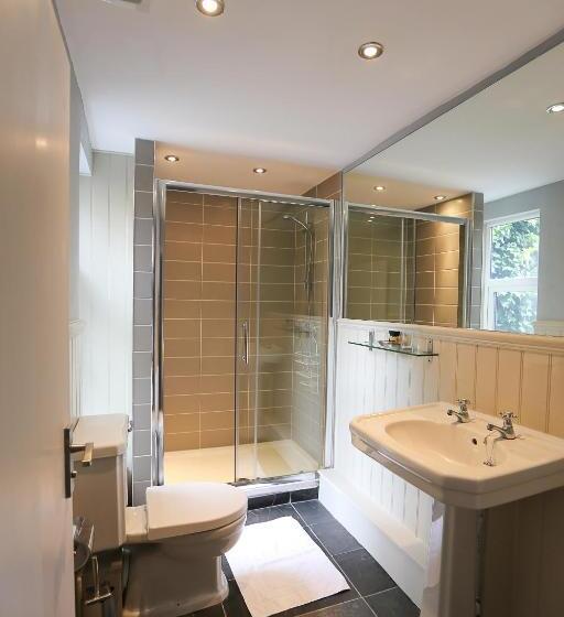 בית מלון כפרי The Crown And Sceptre