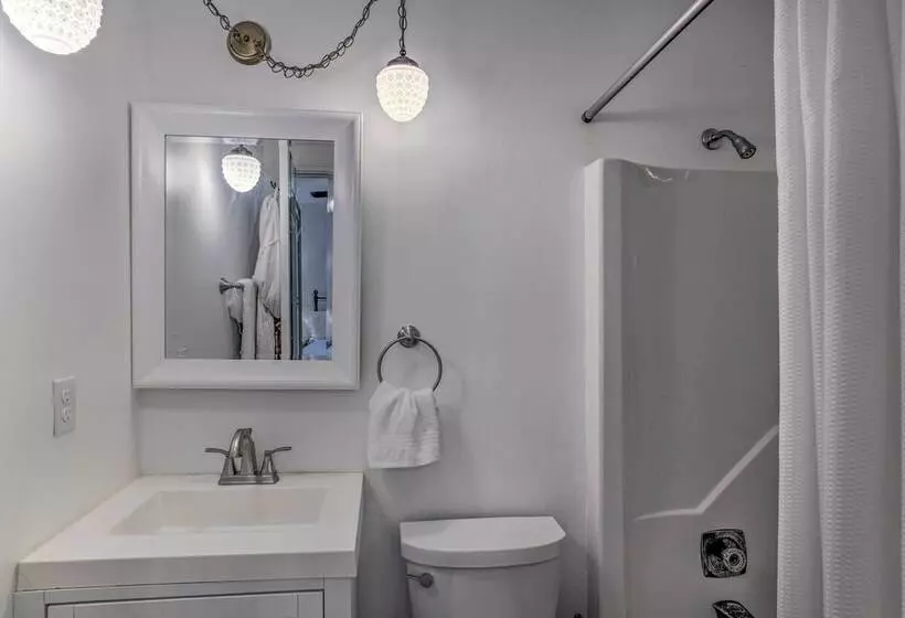 Beautiful Connestee Falls Home W/ Porch In Brevard