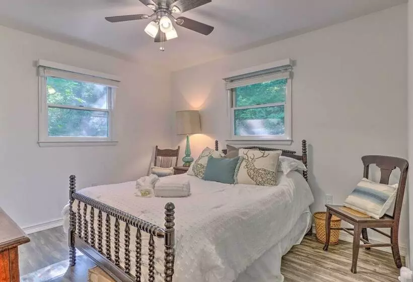 Beautiful Connestee Falls Home W/ Porch In Brevard