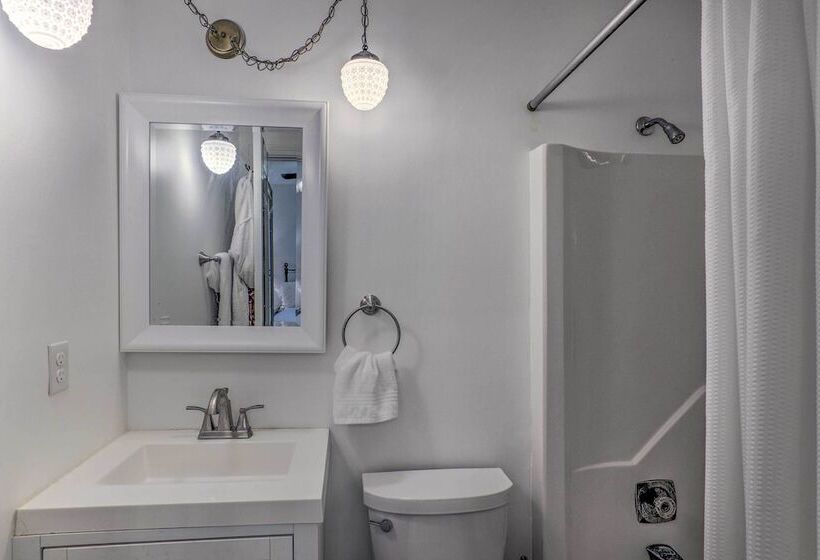 Beautiful Connestee Falls Home W/ Porch In Brevard