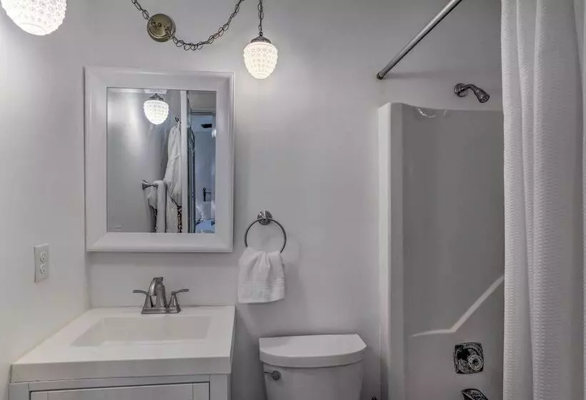 Beautiful Connestee Falls Home W/ Porch In Brevard