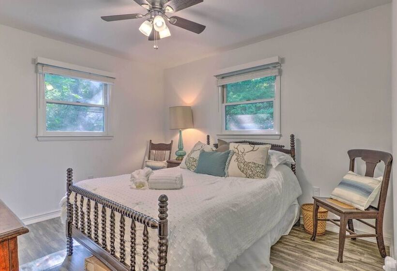 Beautiful Connestee Falls Home W/ Porch In Brevard