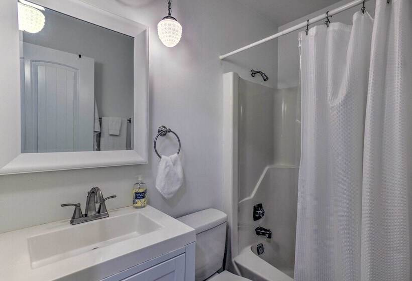 Beautiful Connestee Falls Home W/ Porch In Brevard