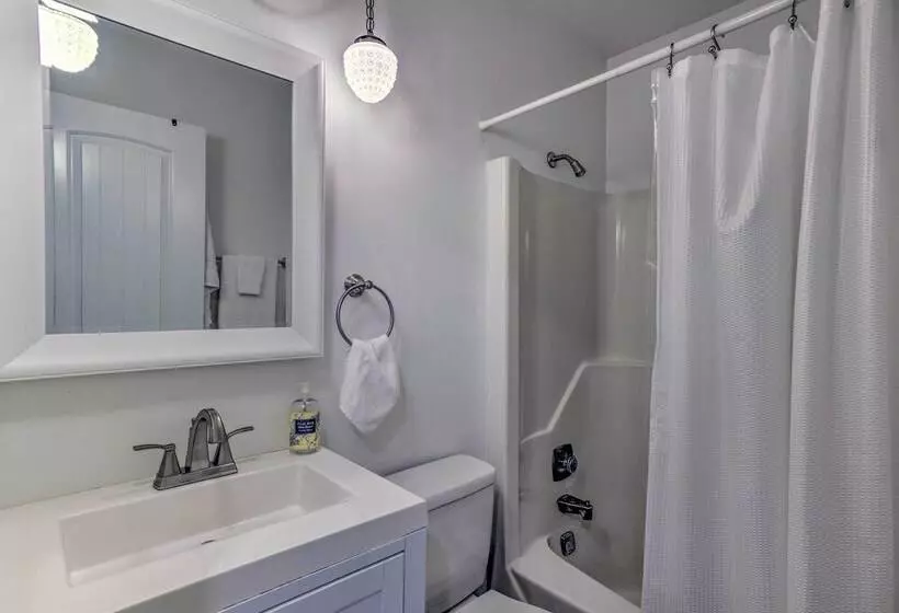 Beautiful Connestee Falls Home W/ Porch In Brevard